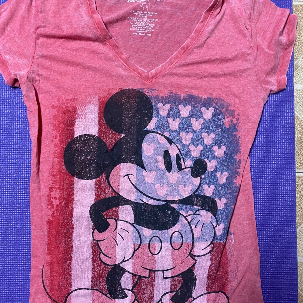 Disney USA v neck shirt